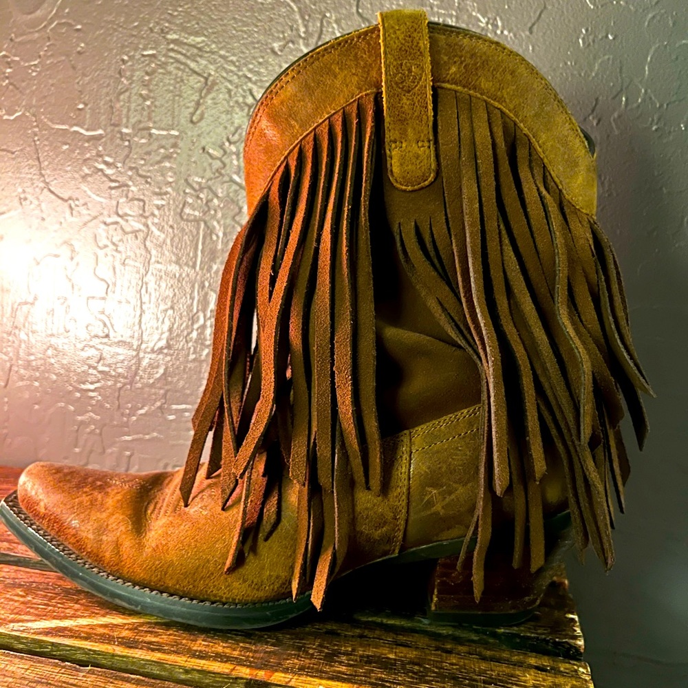 Ariat sz. 7.5 Fringe Cowboy boots